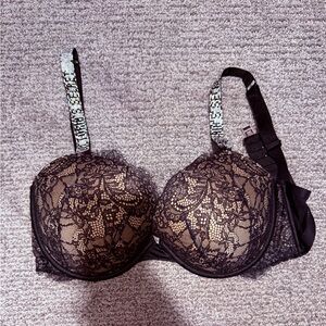 Victorias secret black lace bra w rhinestone straps very sexy push up